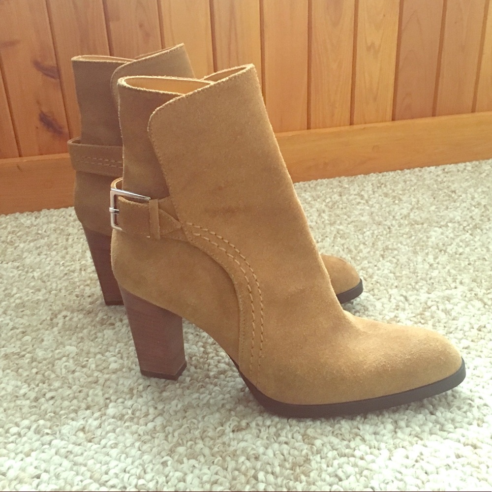 TOD’S tan suede ankle booties size 7.5
